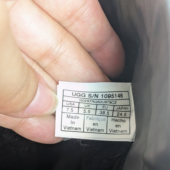 NWOT UGG Beck waterproof winter boots - Picture 12 of 16
